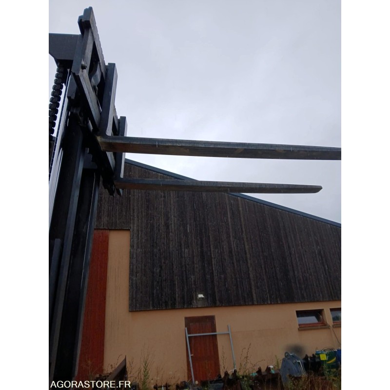 Chariot élévateur mat vertical Fenwick Linde H35T 3.5T                                                      France compact