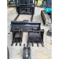 Lot de 3 Godets + Coupleur CR15             France compact