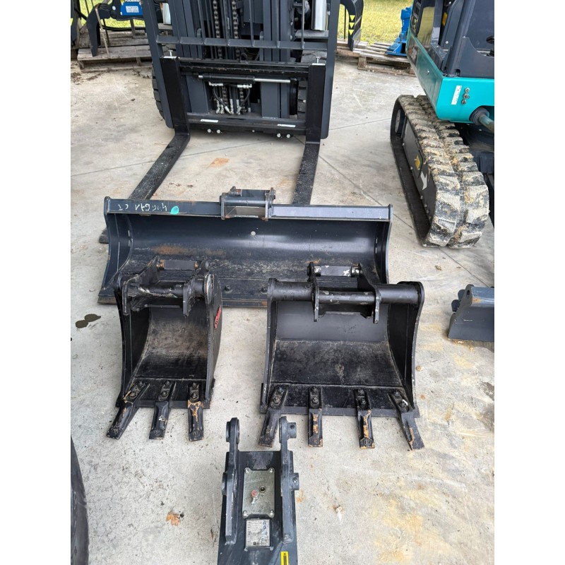 Lot de 3 Godets + Coupleur CR15             France compact