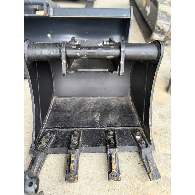 Lot de 3 Godets + Coupleur CR15             France compact