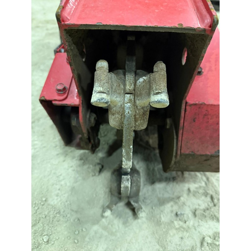 Disque de coupe robuste équipé de dents en carbure de tungstène pour une efficacité maximale.       France compact