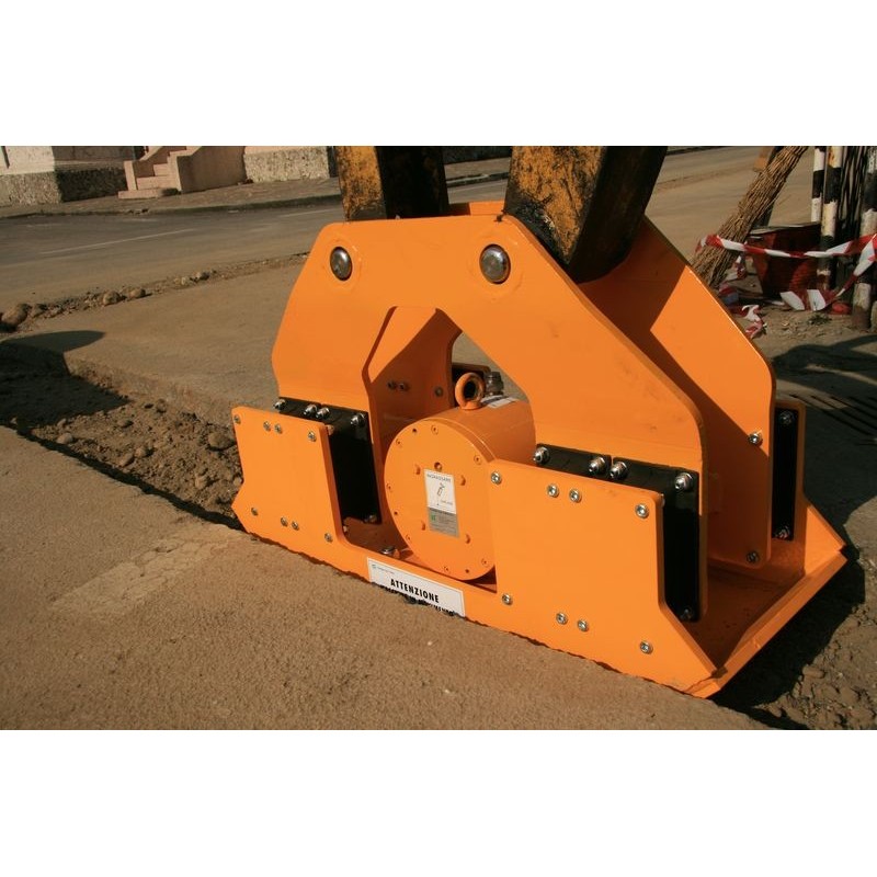 Plaque compactage hydraulique sur pelle 5T / 11T