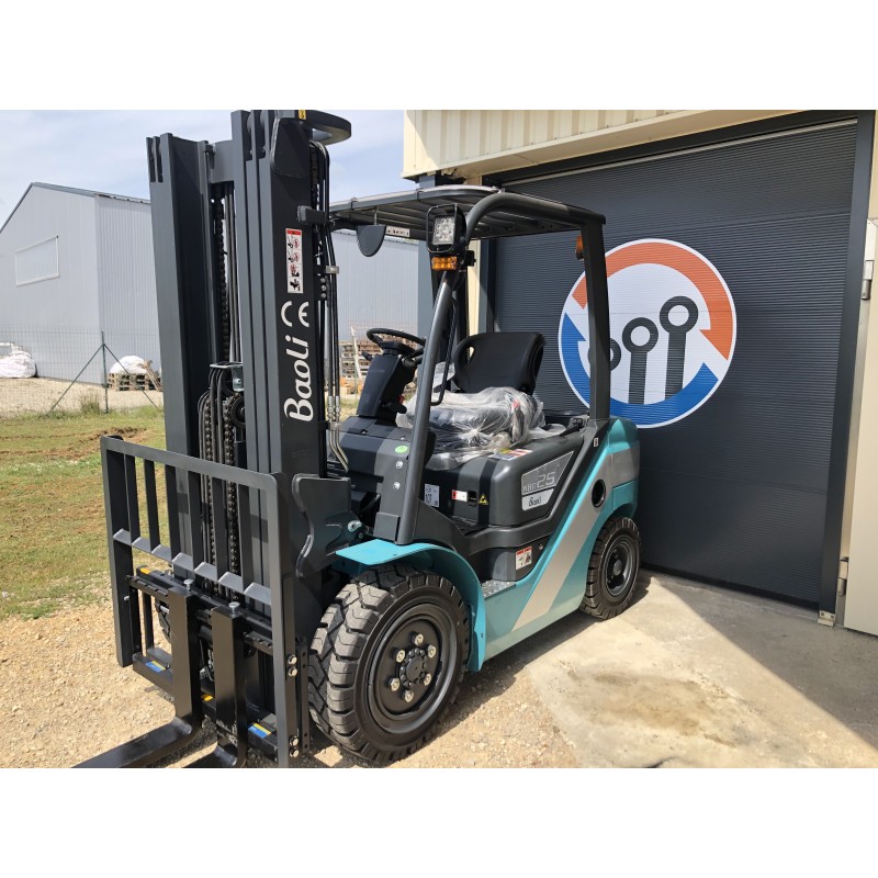 Chariot élévateur frontal DIESEL 4 roues 2.5 - 3 - 3.5T     France compact