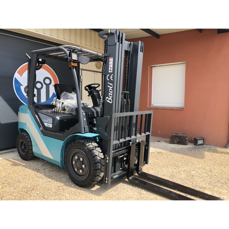 Chariot élévateur frontal DIESEL 4 roues 2.5 - 3 - 3.5T     France compact