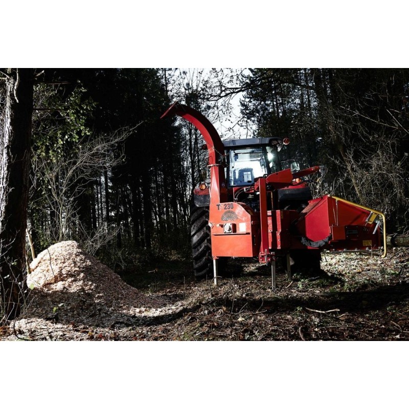 Déchiqueteuse de branches derrière tracteur TP230 PTO