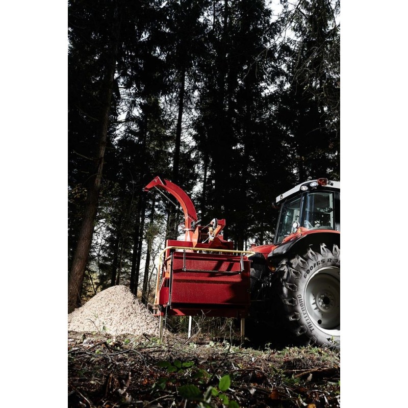 Déchiqueteuse de branches derrière tracteur TP230 PTO