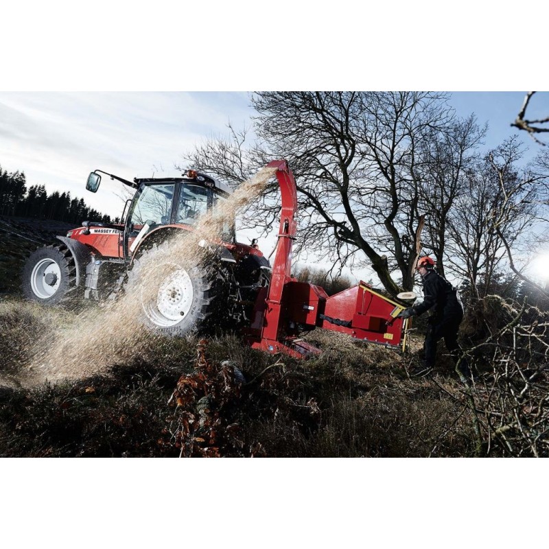 Déchiqueteuse de branches derrière tracteur sur prise de force TP250 PTO