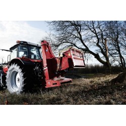 Déchiqueteuse de branches derrière tracteur sur prise de force TP250 PTO