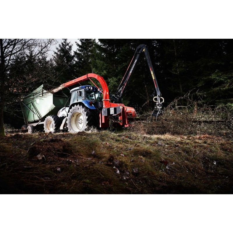 Déchiqueteuse de branches derrière tracteur et grue TP320 PTO K
