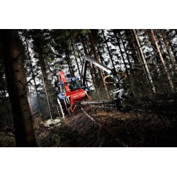 Déchiqueteuse de branches derrière tracteur et grue TP320 PTO K