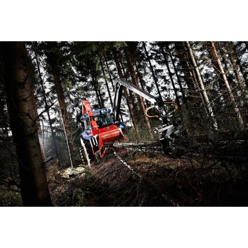 Déchiqueteuse de branches derrière tracteur et grue TP320 PTO K
