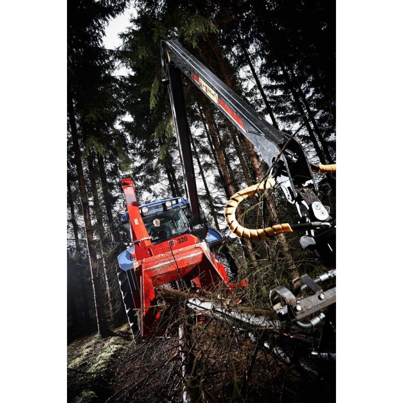 Déchiqueteuse de branches derrière tracteur et grue TP320 PTO K