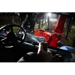 Déchiqueteuse de branches derrière tracteur et grue TP320 PTO K