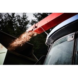Déchiqueteuse de branches derrière tracteur et grue TP320 PTO K