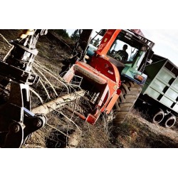 Déchiqueteuse de branches derrière tracteur et grue TP400 COMPACT K