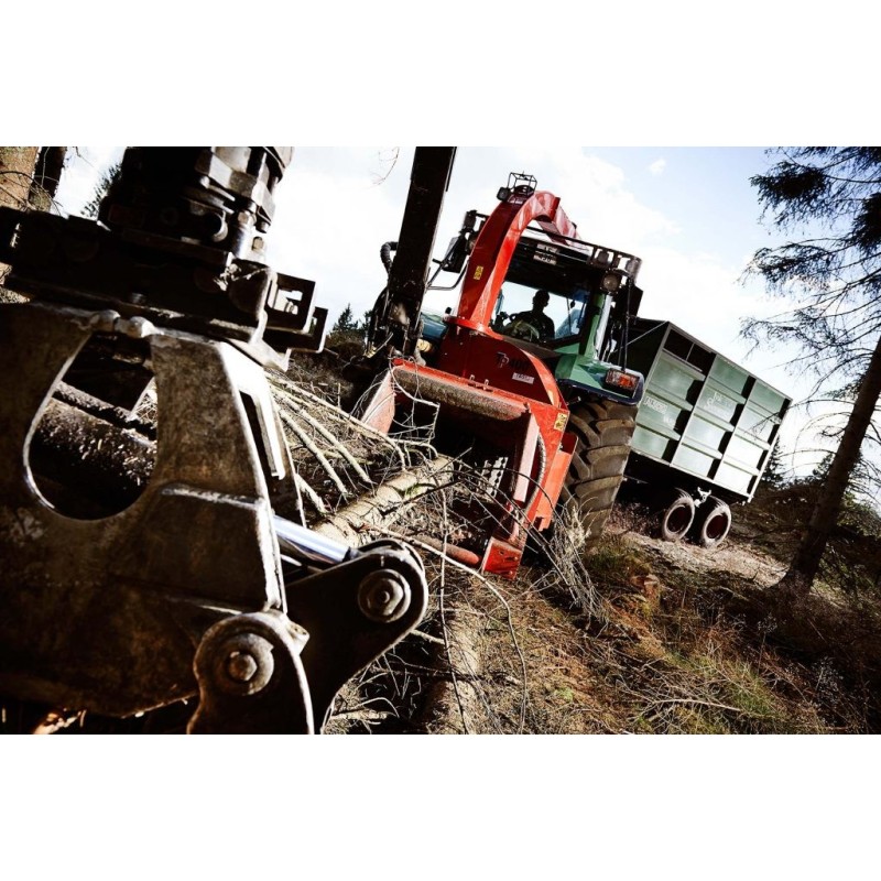 Déchiqueteuse de branches derrière tracteur et grue TP400 COMPACT K