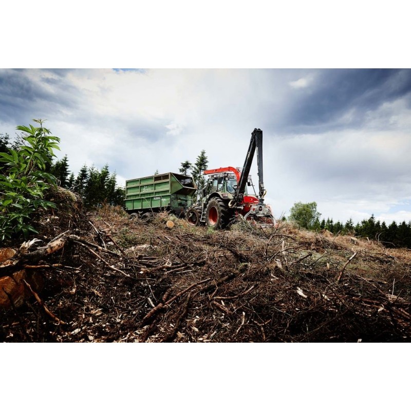 Déchiqueteuse de branches derrière tracteur et grue TP400 COMPACT K