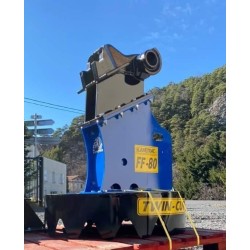 Gyrobroyeur FF80 forestier sur pelle SLANETRAC