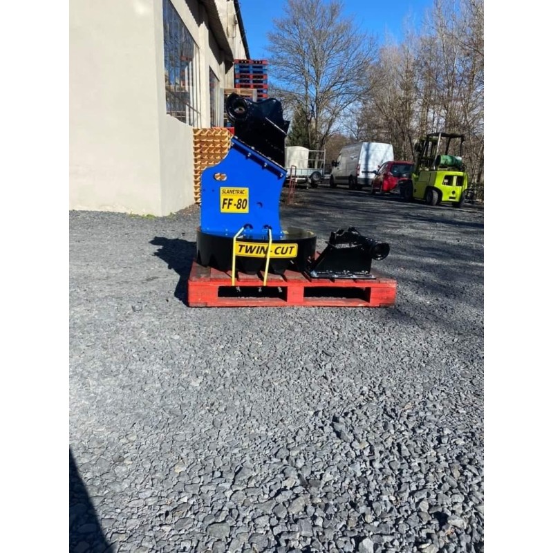 Gyrobroyeur FF80 forestier sur pelle SLANETRAC