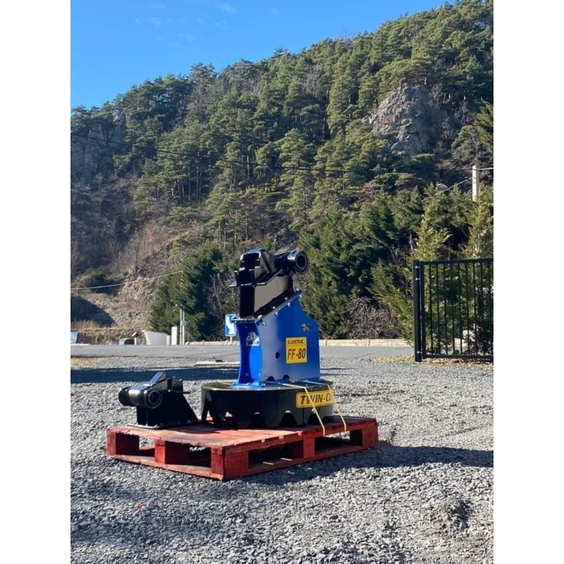 Gyrobroyeur FF80 forestier sur pelle SLANETRAC