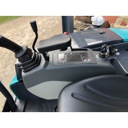 Mini pelle SWE25UF SUNWARD