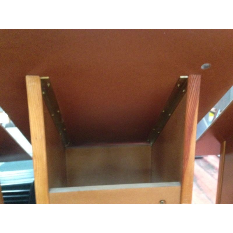 Pupitres présentoirs en bois