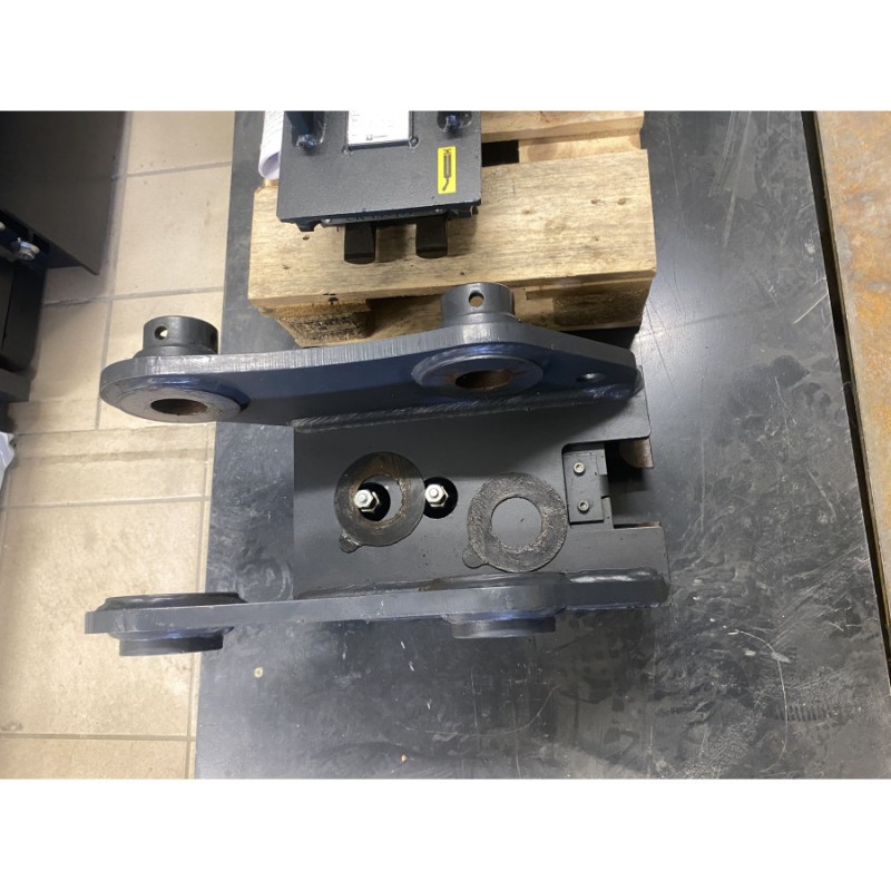 Coupleur hydraulique + 3 godets Neufs pour pelle 6T
