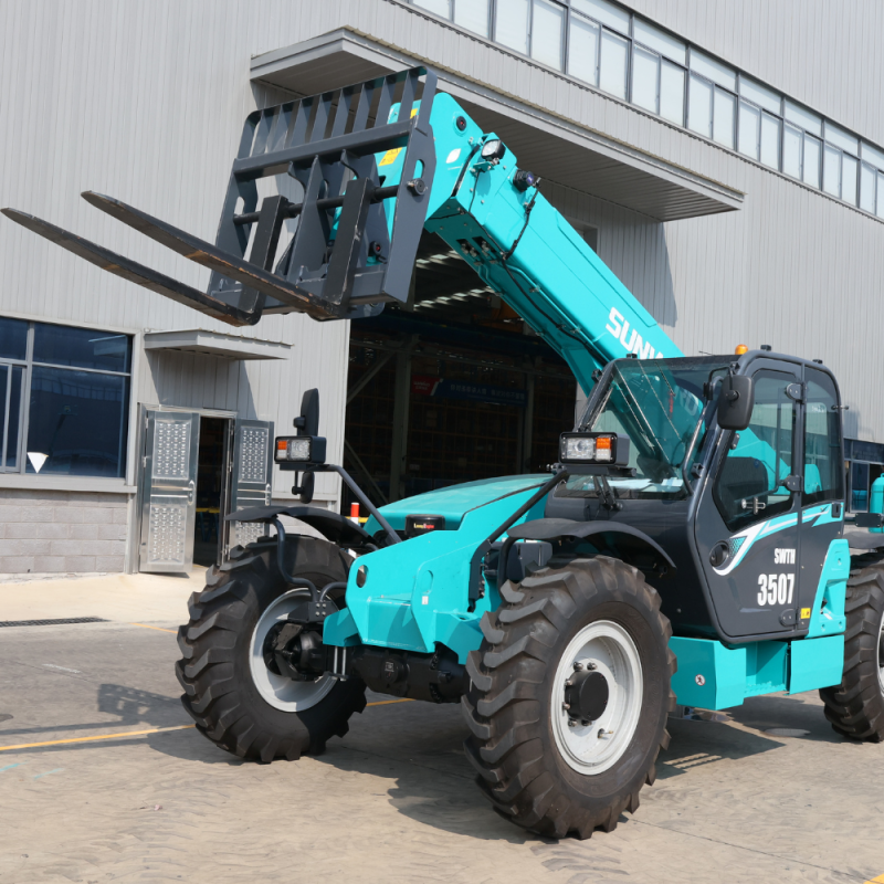 Le Sunward SWTH 3507 est un chariot télescopique tout-terrain compact et puissant,   3 500 kg Aveyron