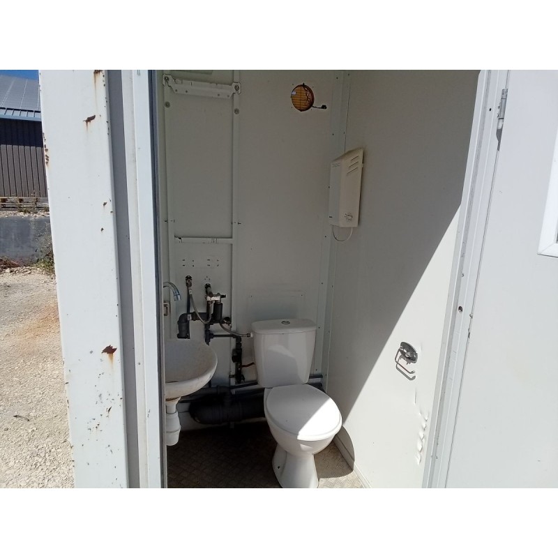 Bungalow sanitaire Containex 1 WC 1 douche - Vue intérieure douche et lavabo