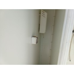 Bungalow sanitaire Containex 1 WC 1 douche - Vue intérieure douche et lavabo
