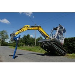 Lamier hydraulique Slanetrac HC180 de 1,80 m installé sur une mini-pelle de 4 tonnes.