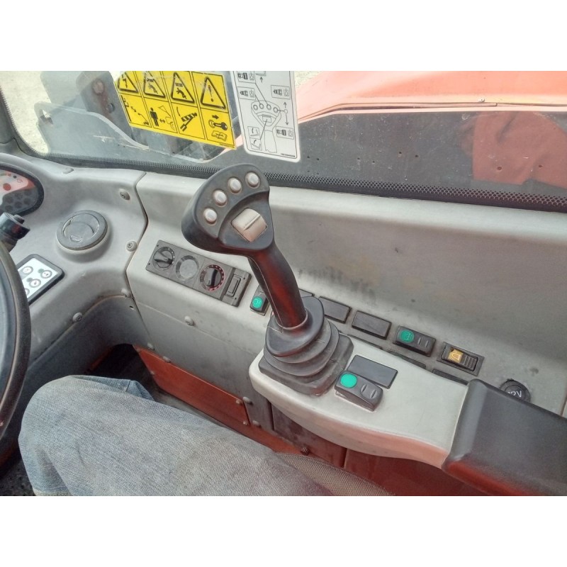 Poste de conduite ergonomique et commandes intuitives du JLG 3509PS de 4 474 heures.