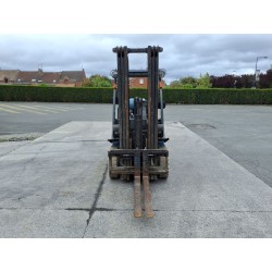 Vue détaillée du mât triplex 3F-550 offrant une hauteur de levée jusqu'à 5,50 mètres.
