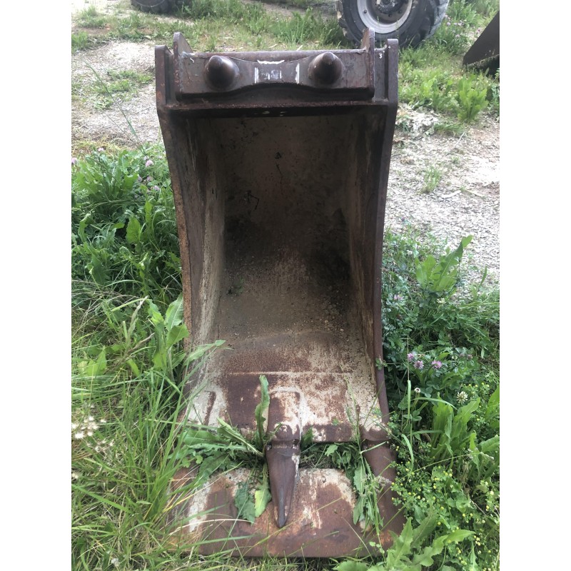 Godet 600mm attache MECALAC 714