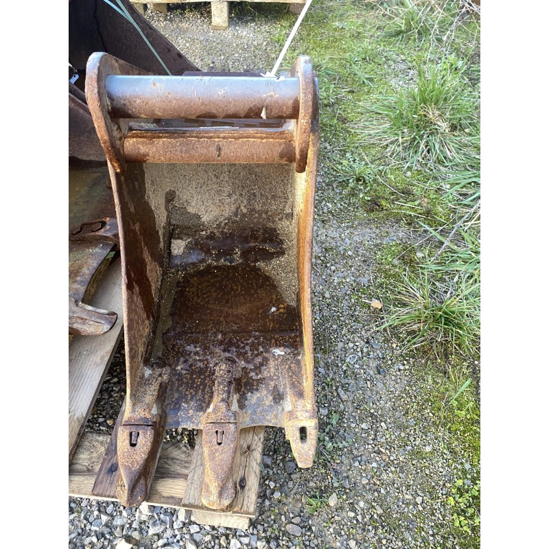 Godet 250mm QA05
250mm
3 Dents