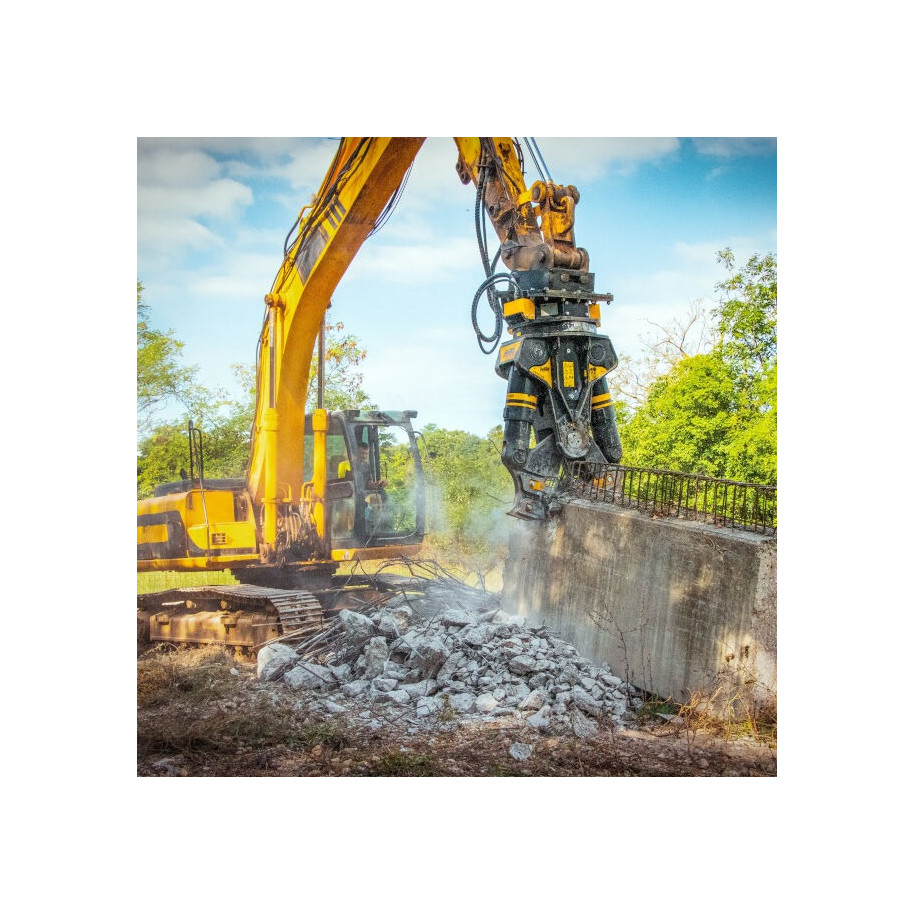 La pince MB-PT1650 développe une force de fermeture de 82 tonnes pour broyer le béton armé le plus résistant