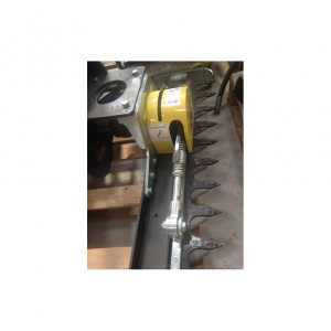 Taille-haie Ghedini - Zoom rapproché sur le moteur hydraulique et les lames